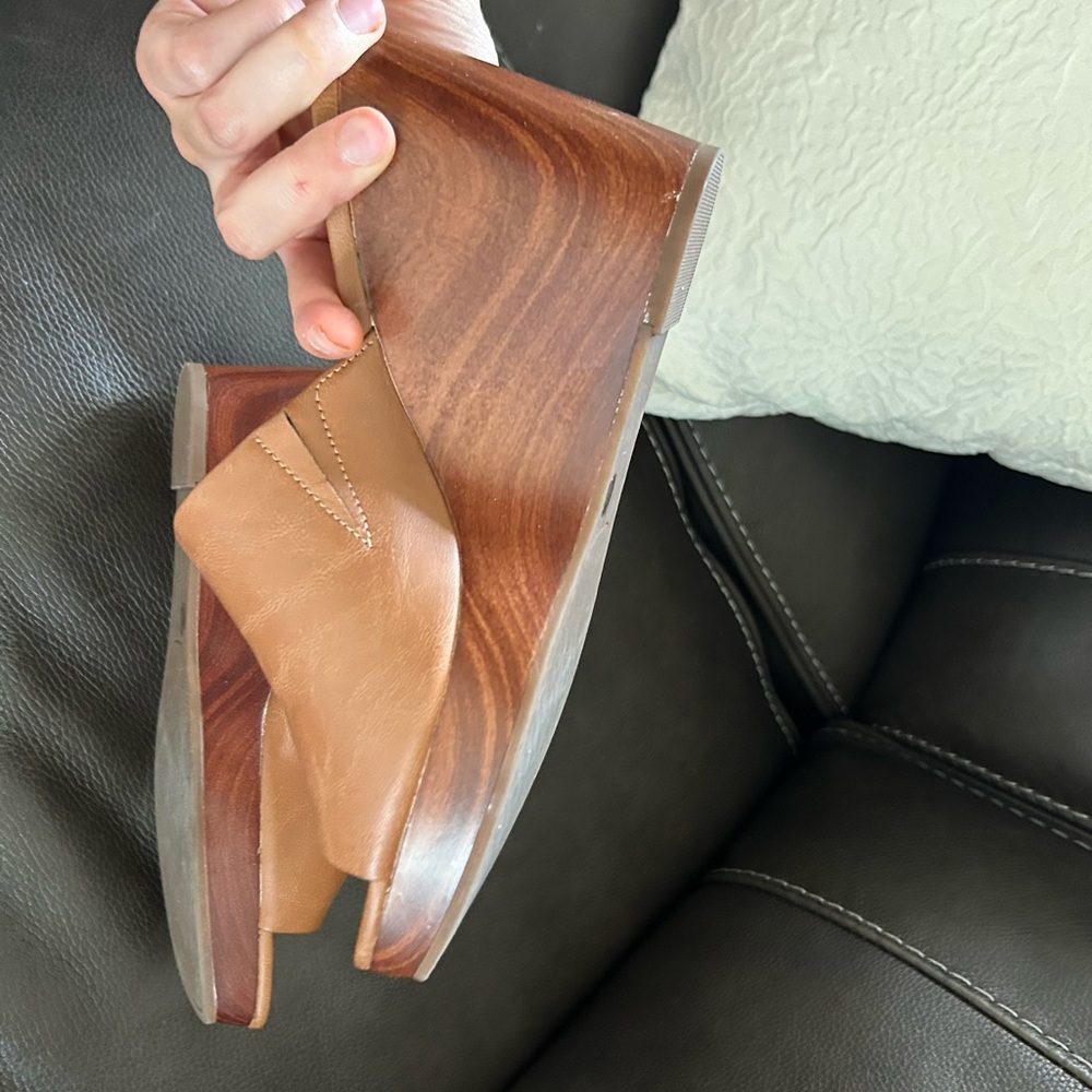 Jessica Simpson Tan Platform Mules with Closed Toe and Slip-On Design - Picture 7 of 8